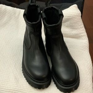 NEW Dr. Martens leather unisex Black Anistone Lo size 9 (women) 7 (men)